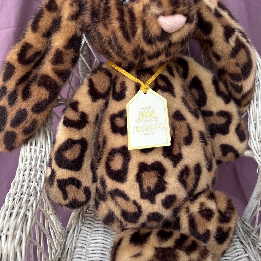 Jellycat COBBLEHOP BUNNY EXCLUSIVE Ruby Cruiser in-hand  Authentic NWT dust bag - Picture 4 of 11